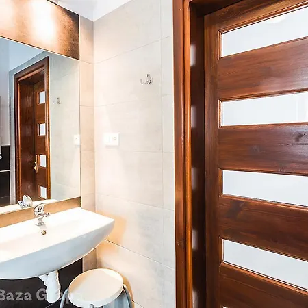 Baza Grapa Dom Do Wynajecia